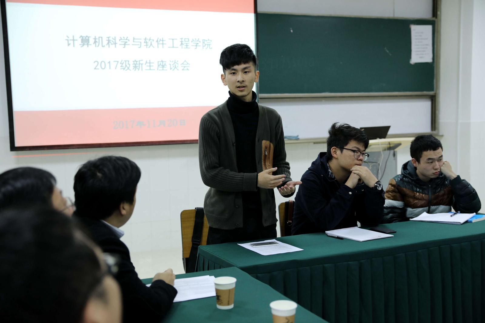 师生沟通 携手共进——计算机科学与304am永利集团召开2017级本科新生座谈会