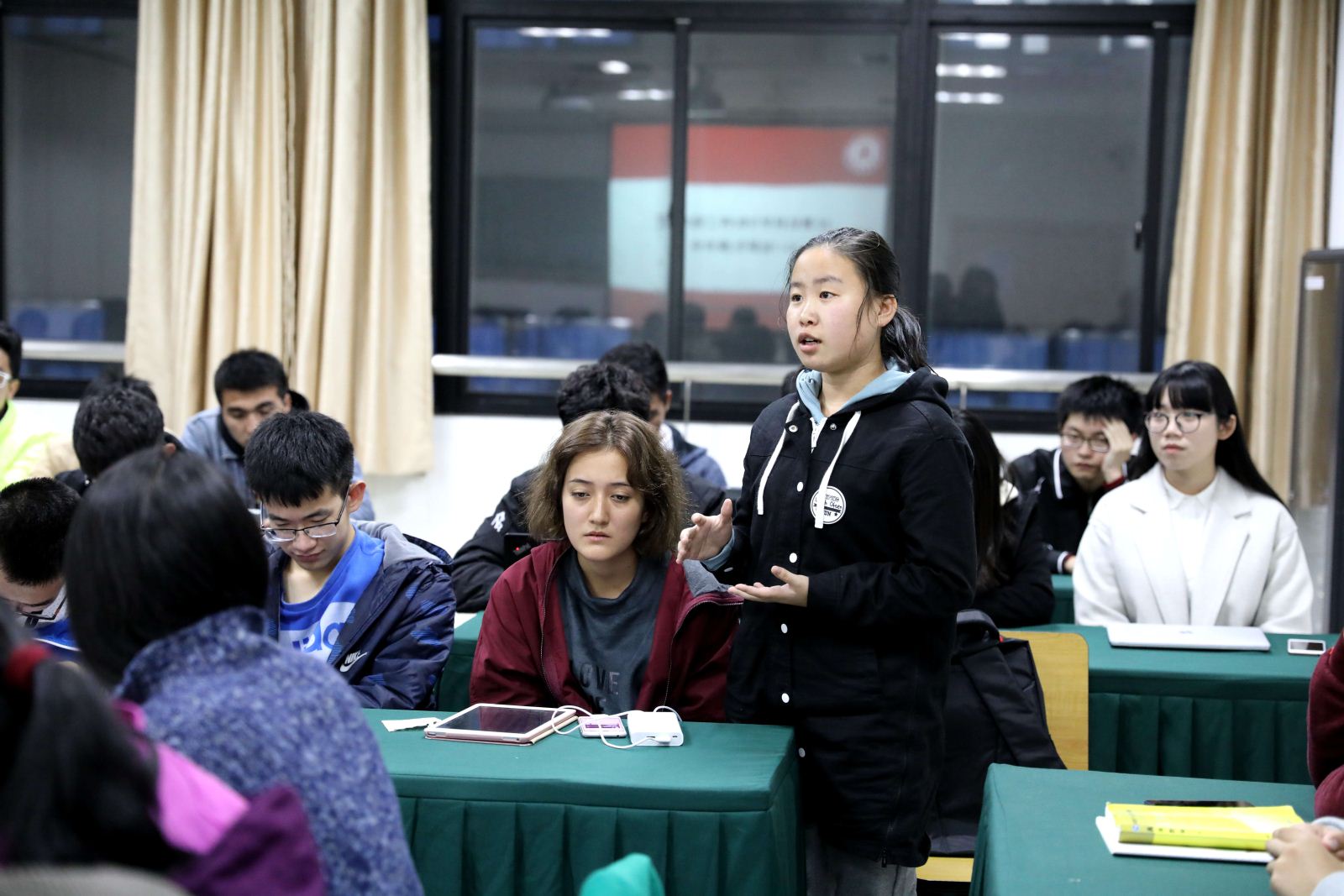 师生沟通 携手共进——计算机科学与304am永利集团召开2017级本科新生座谈会