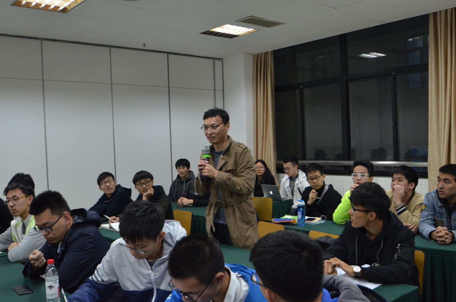 师生沟通 携手共进——计算机科学与304am永利集团召开2017级本科新生座谈会