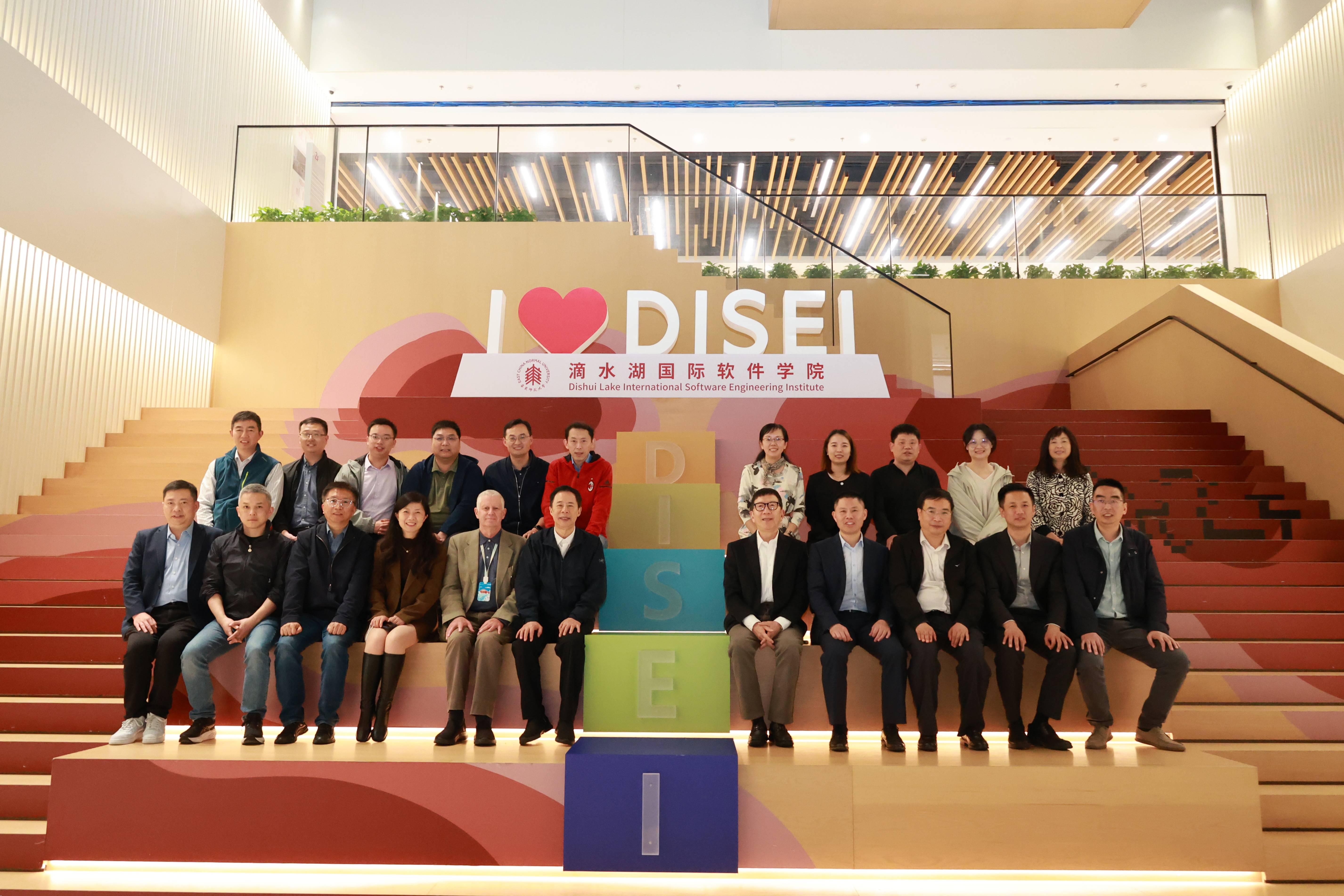 大合影(1).jpg 大合影(1).jpg